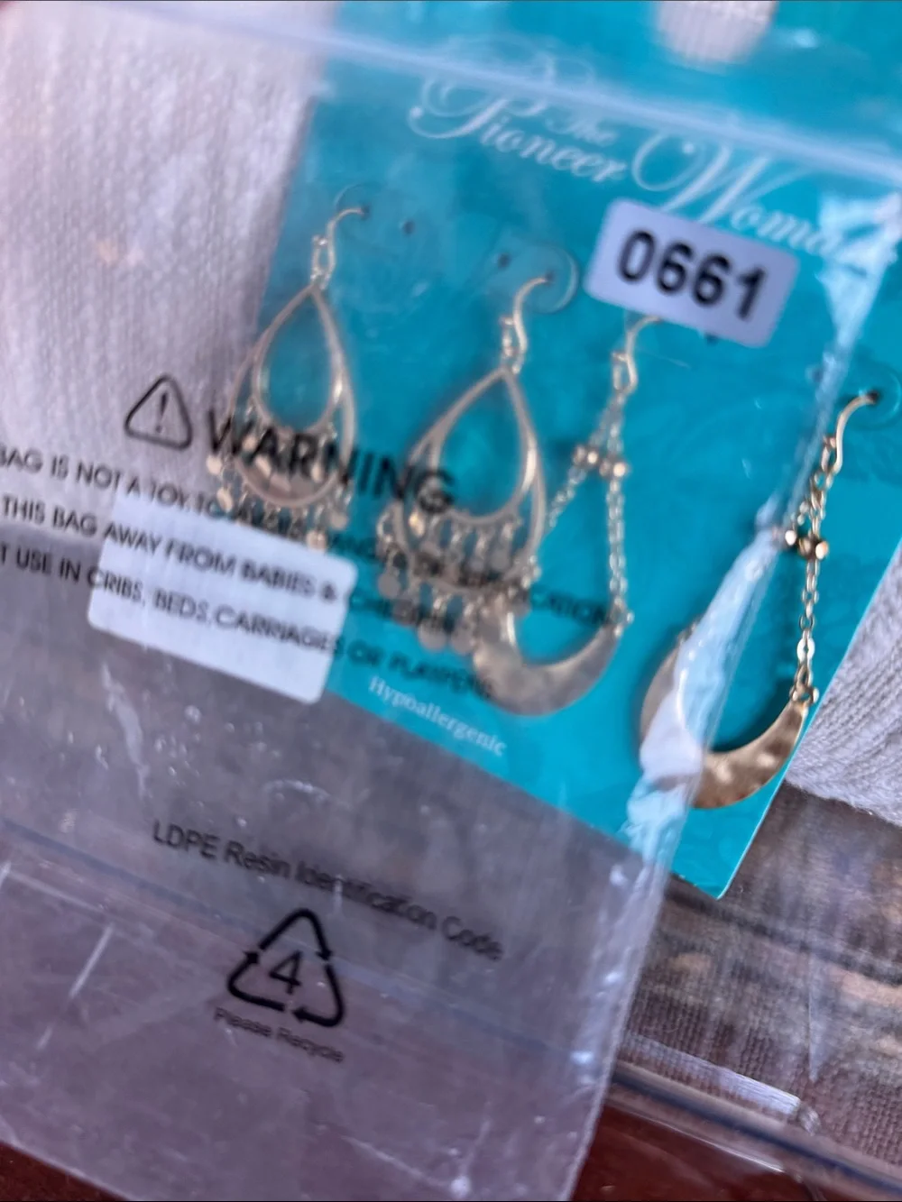 0661-The‎ Pioneer Woman Gold Dangle Earring Duo